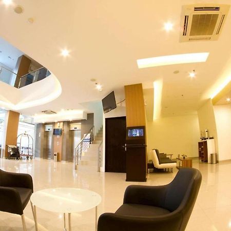 Hotel 88 Grogol By Wh Jakarta Kültér fotó