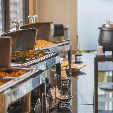 Hotel 88 Grogol By Wh Jakarta Kültér fotó