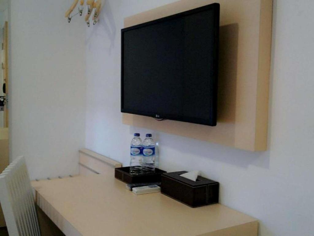 Hotel 88 Grogol By Wh Jakarta Kültér fotó