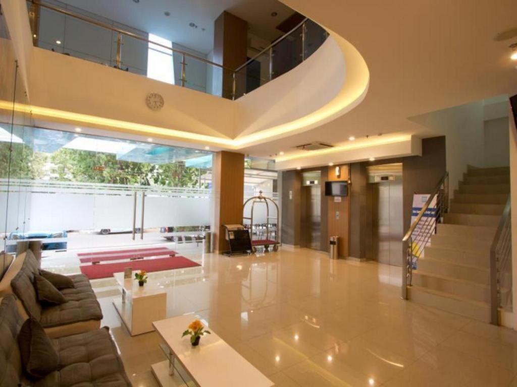 Hotel 88 Grogol By Wh Jakarta Kültér fotó