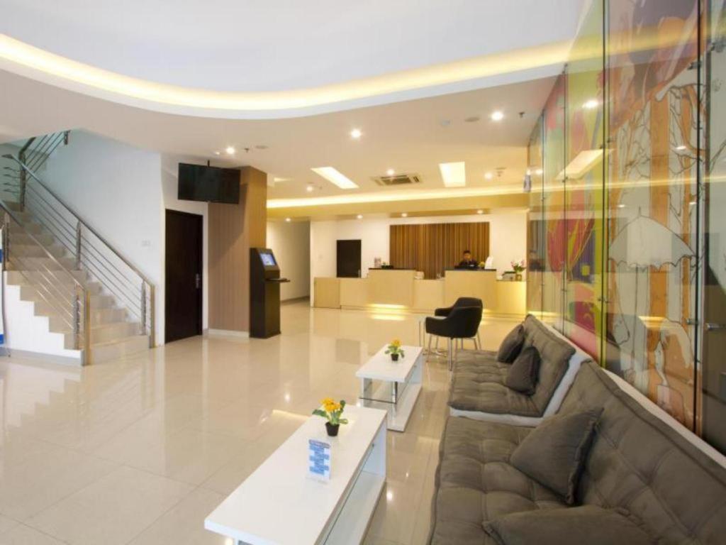 Hotel 88 Grogol By Wh Jakarta Kültér fotó